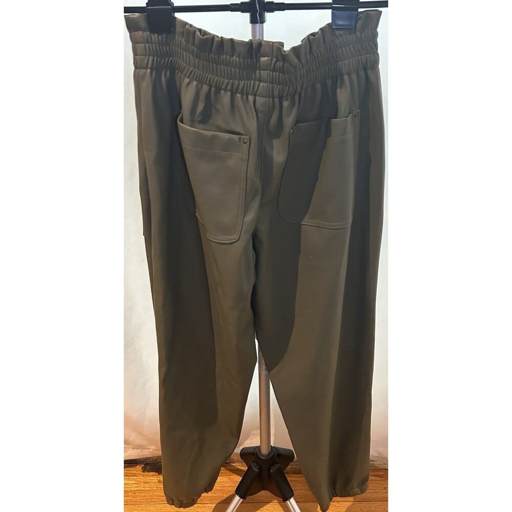 NWT Forever 21 Faux Leather Olive Green Jogger Women's size M - Picture 3 of 5